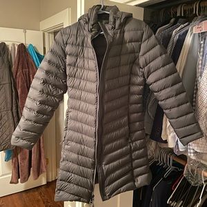 Patagonia Silent Down Parka Womens Medium in Forge Gray